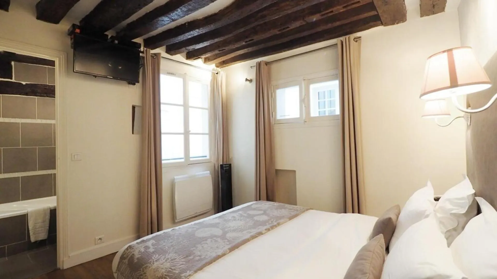 Apartamento Louvre Parisian Duplex