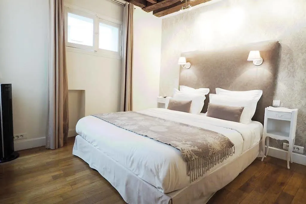 Apartamento Louvre Parisian Duplex
