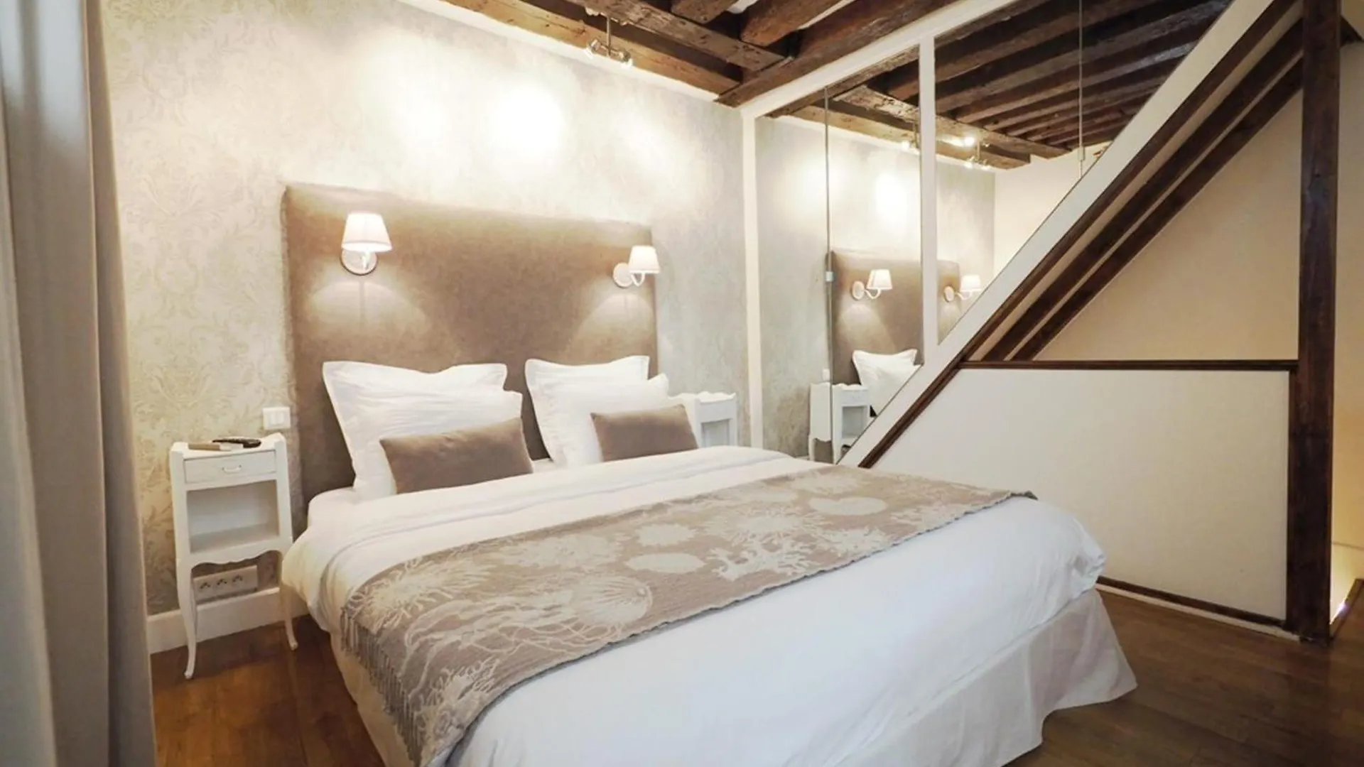 Louvre Parisian Duplex Lejlighed